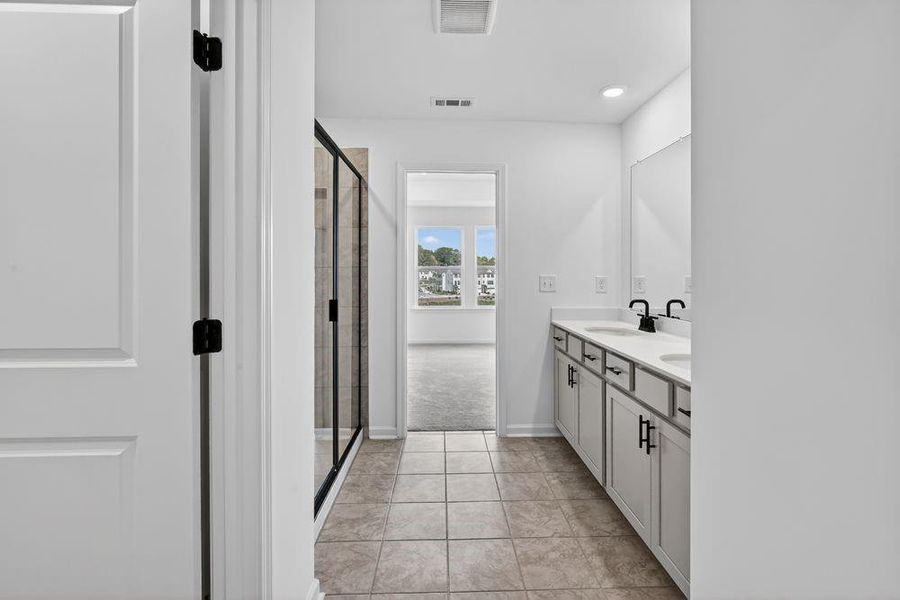 Furnished interior view inside a new home in Rosewood Farm, Lawrenceville (Image 12).