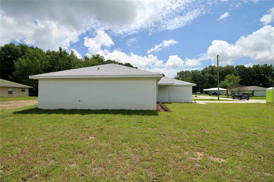 Exterior details and patio area of a home in , Ocala (Image 11).