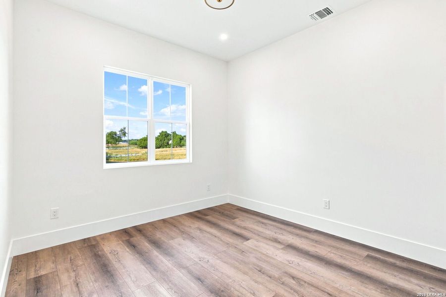 Spacious, unfurnished interior of a new home in , Bandera (Image 51).
