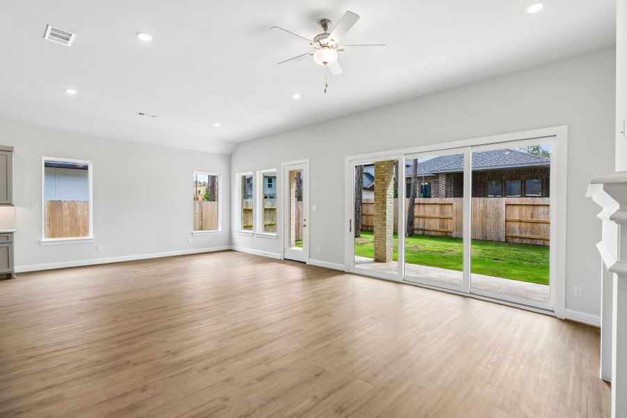 Spacious, unfurnished interior of a new home in Woodhavyn 60', Magnolia (Image 19).