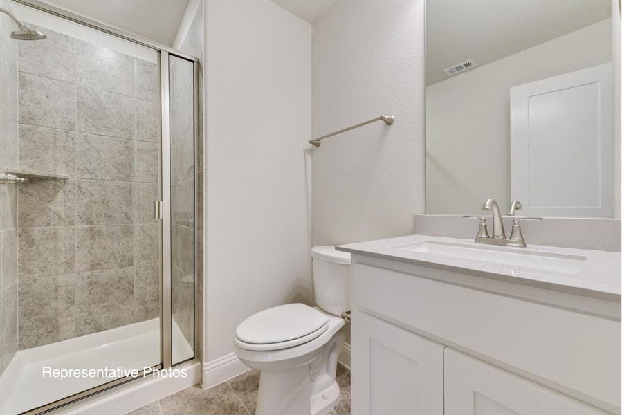 Representative furnished interior of a home built from the Hartford V by Grand Homes in Somercrest, Midlothian (Image 11).