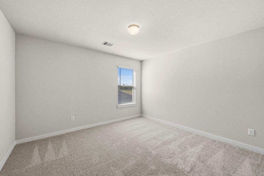 Spacious, unfurnished interior of a new home in Barton Creek Ranch, Conroe (Image 28).