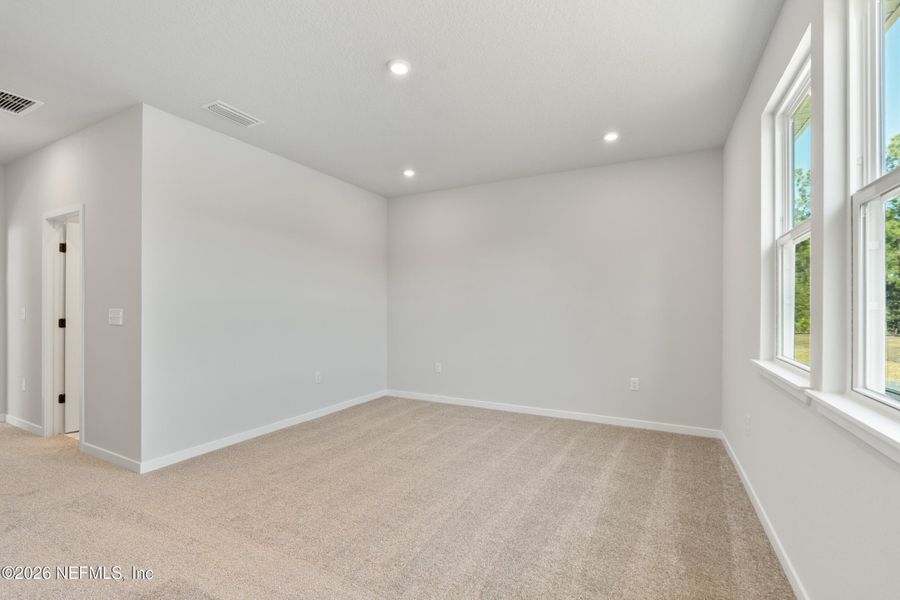 Spacious, unfurnished interior of a new home in Seminole Palms, Palm Coast (Image 14).