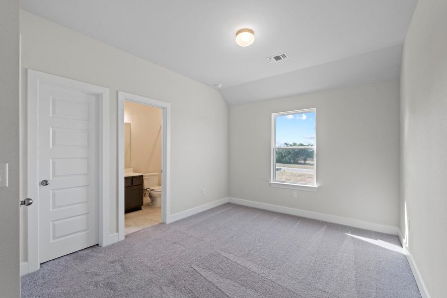 Spacious, unfurnished interior of a new home in Parmer Ranch, Georgetown (Image 31).