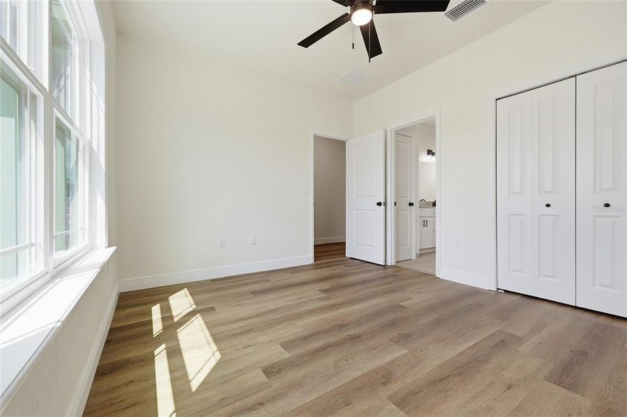 Spacious, unfurnished interior of a new home in Grand Oaks, Gainesville (Image 13).