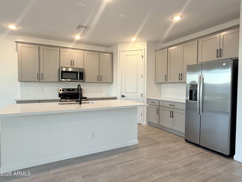 010 Kitchen 010 Kitchen