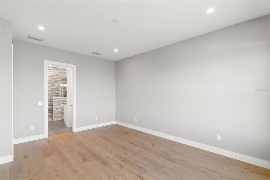 Spacious, unfurnished interior of a new home in , Palmetto (Image 14).