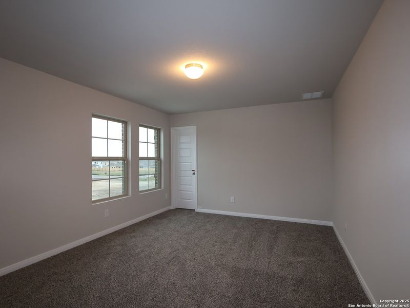 Spacious, unfurnished interior of a new home in Paloma Park, Converse (Image 30).