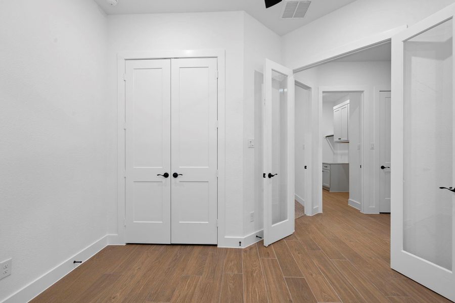 Spacious, unfurnished interior of a new home in Evergreen, Conroe (Image 29).