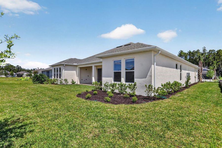 Exterior details and patio area of a home in Ardisia Park, New Smyrna Beach (Image 3).
