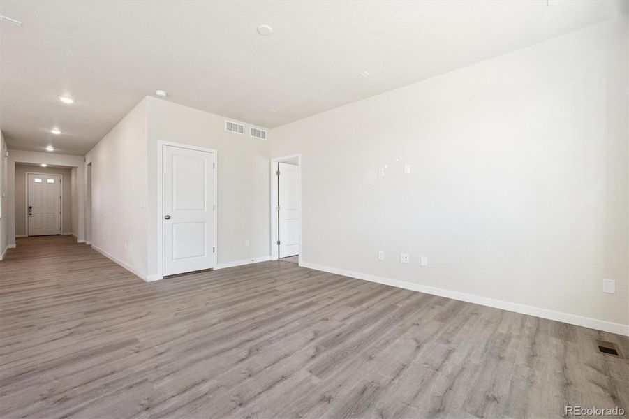 Spacious, unfurnished interior of a new home in The Aurora Highlands, Aurora (Image 18).
