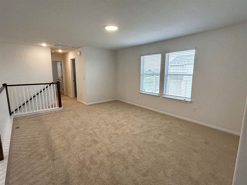 Spacious, unfurnished interior of a new home in Porter Country, Buda (Image 8).