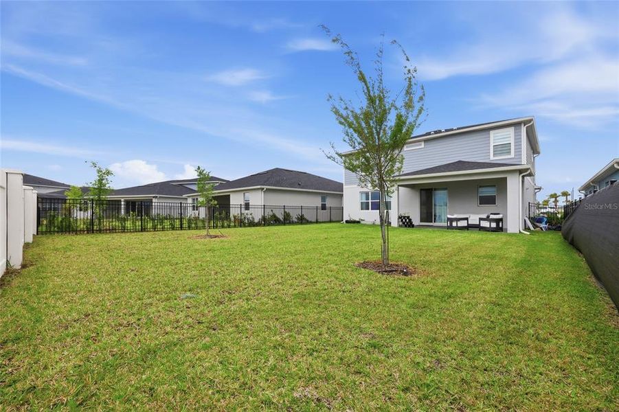 Exterior details and patio area of a home in , Orlando (Image 36).
