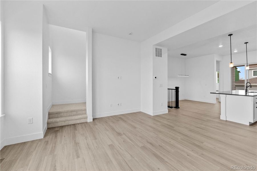 Spacious, unfurnished interior of a new home in Dillon Pointe - Skyview, Broomfield (Image 14).