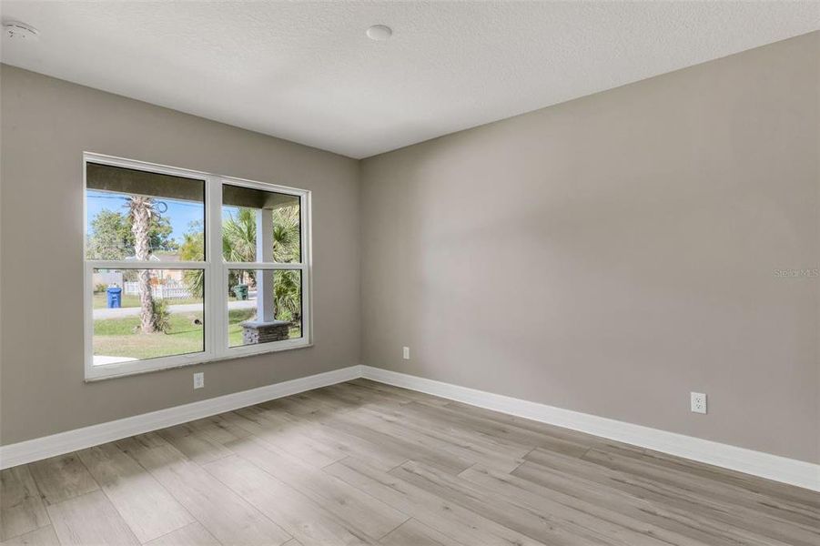 Spacious, unfurnished interior of a new home in , Englewood (Image 37).