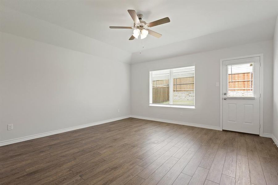 Spacious, unfurnished interior of a new home in Burgess Meadows, Cleburne (Image 17).