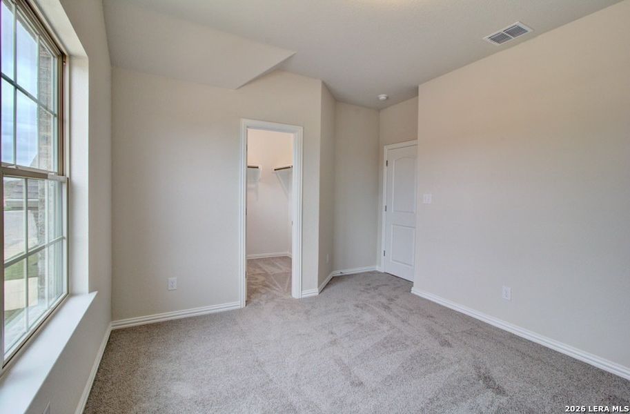 Spacious, unfurnished interior of a new home in Stream Waters, Seguin (Image 17).