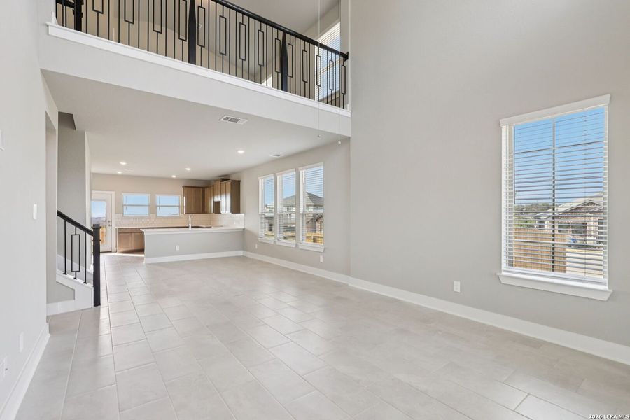 Spacious, unfurnished interior of a new home in Lark Canyon, New Braunfels (Image 54).
