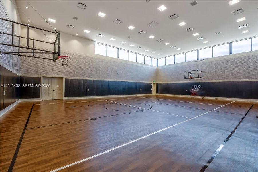 Clubhouse Indoor Basketball