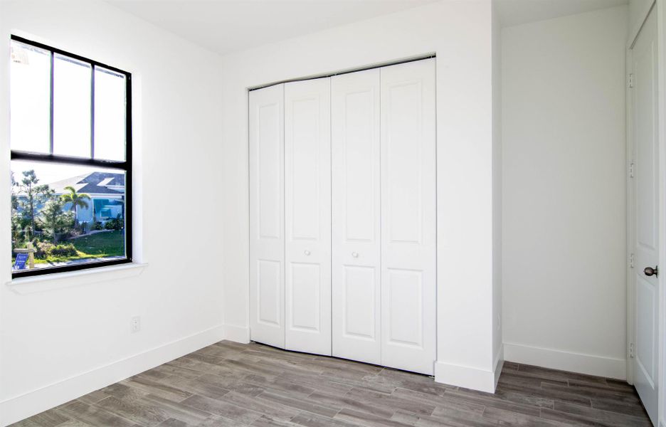 Spacious, unfurnished interior of a new home in , Port Charlotte (Image 26).