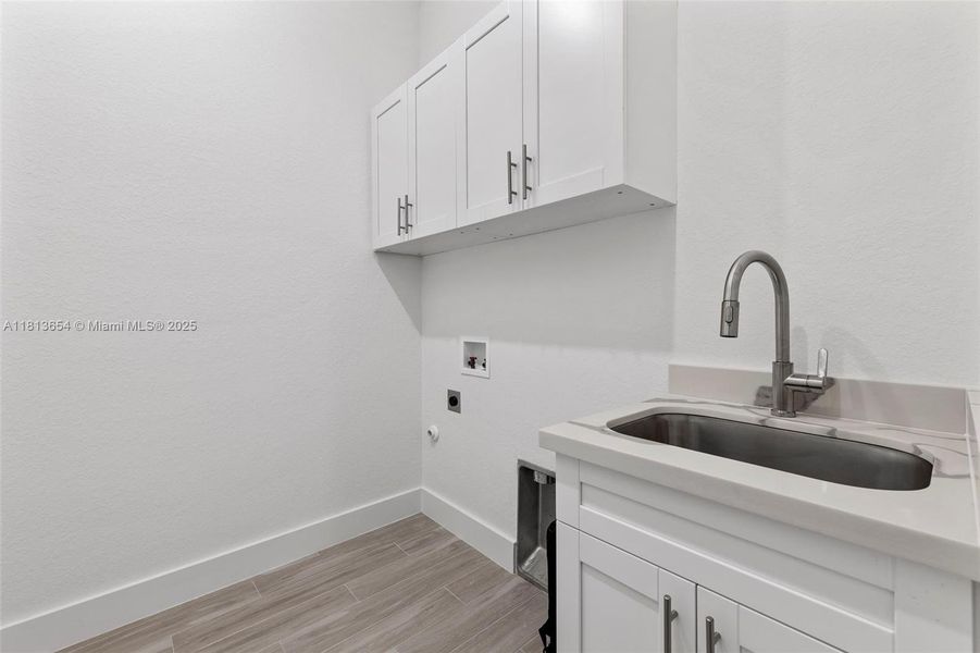 Some pictures may be of mirror home. Ask agent for video. Some pictures may be of mirror home. Ask agent for video.