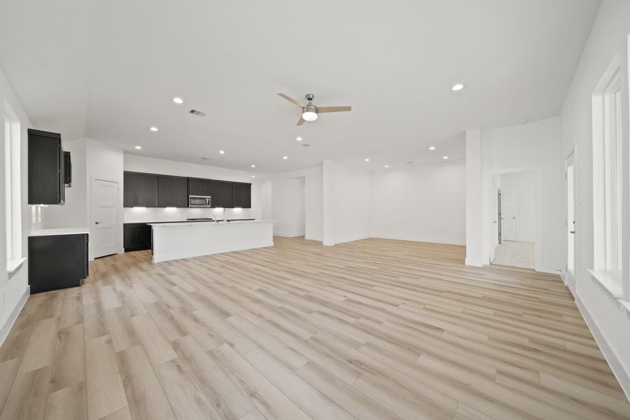 Photos are representation only.