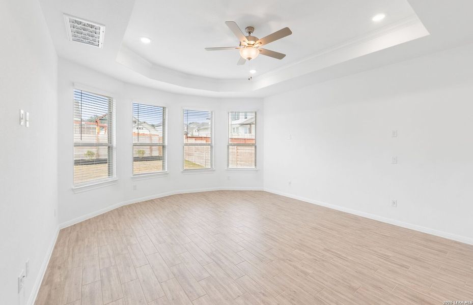 Spacious, unfurnished interior of a new home in Davis Ranch, San Antonio (Image 47).