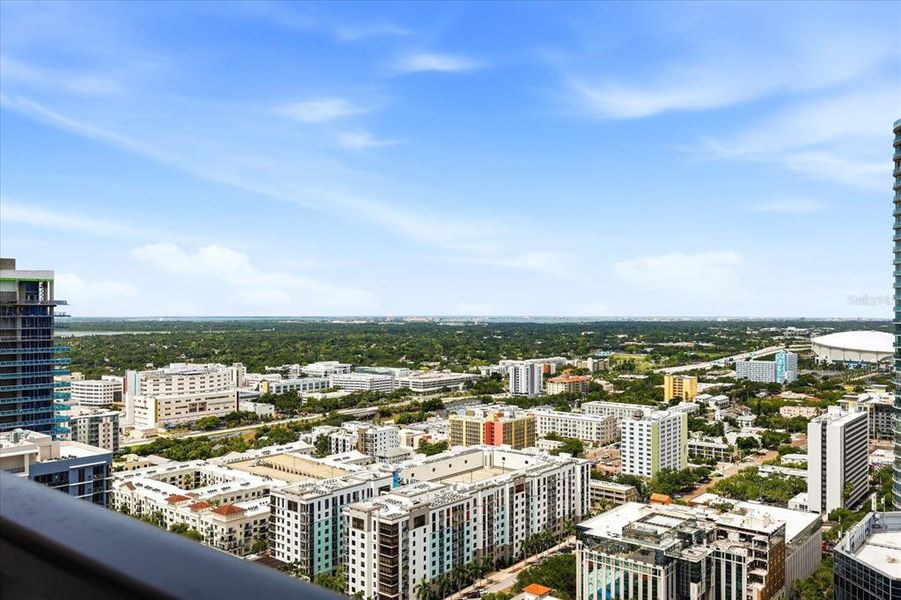 Condo located in St. Petersburg, FL showcasing its design and architecture (Image 32).