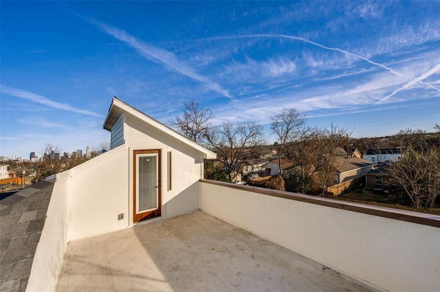 Exterior details and patio area of a home in , Dallas (Image 3).