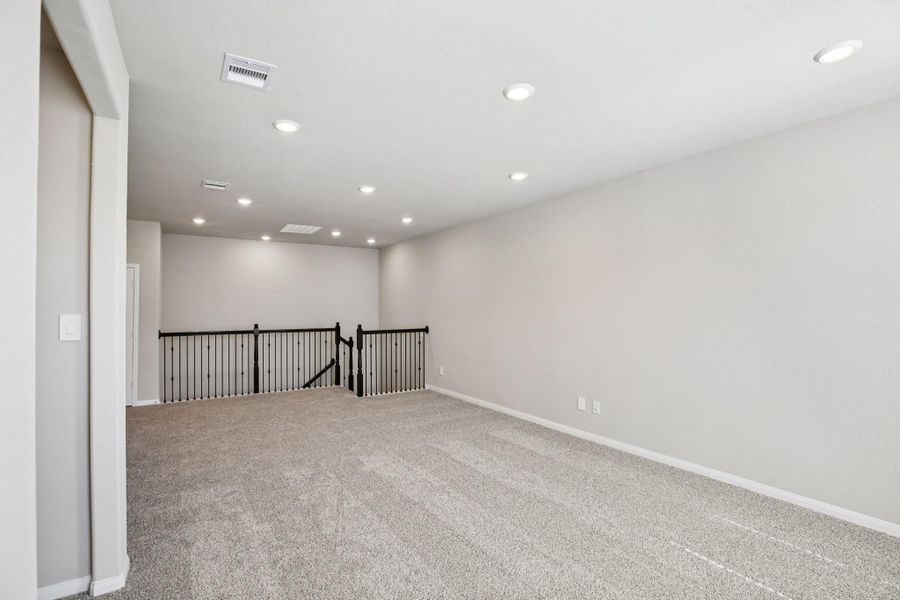 Spacious, unfurnished interior of a new home in Kemah Crossing - Luxe Series, Kemah (Image 30).