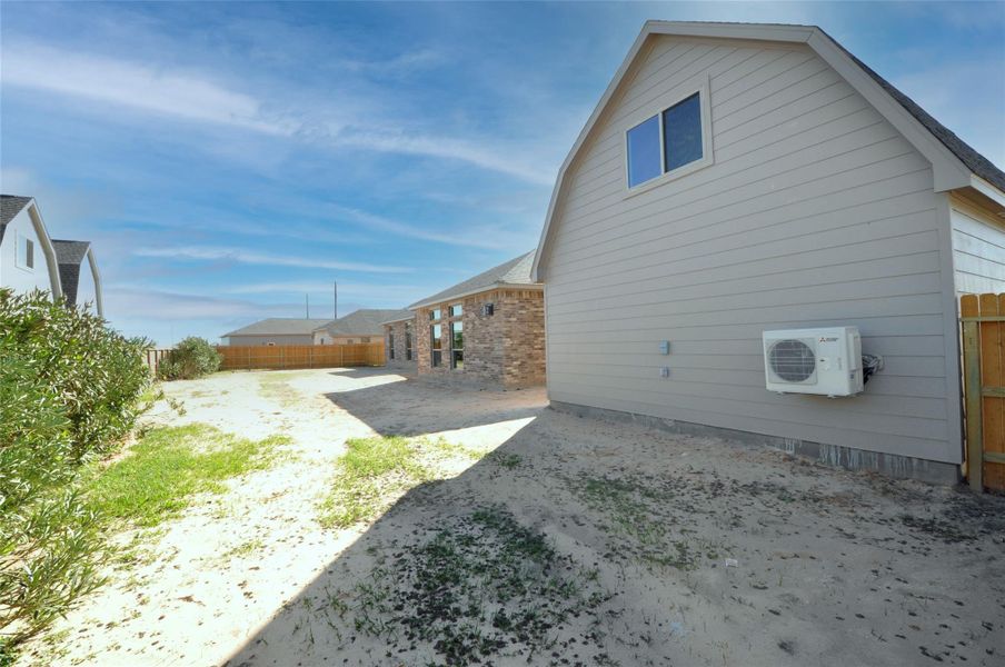 Exterior details and patio area of a home in Pedregal, League City (Image 28).