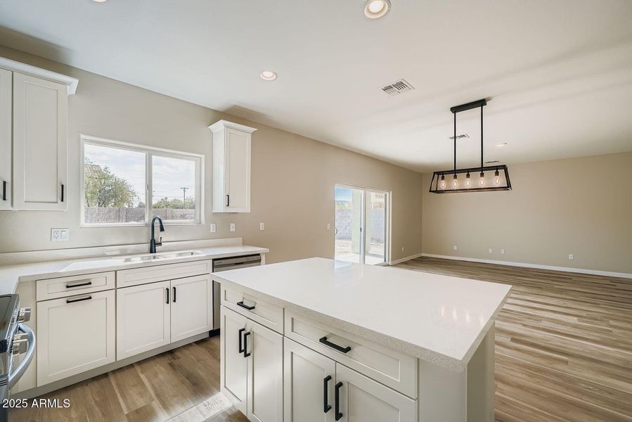 9 - 5523 Kitchen 9 - 5523 Kitchen