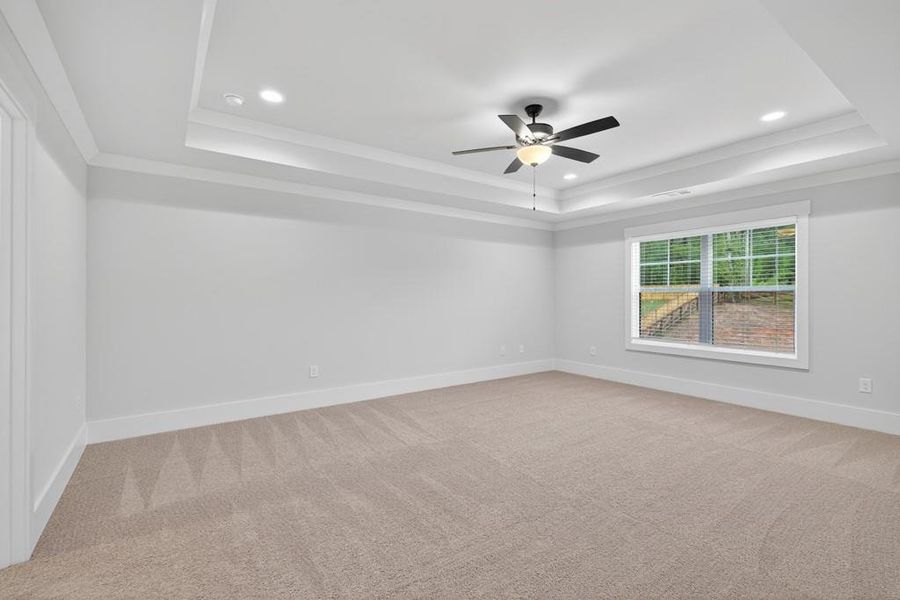 Spacious, unfurnished interior of a new home in Spring Creek, Monroe (Image 31).