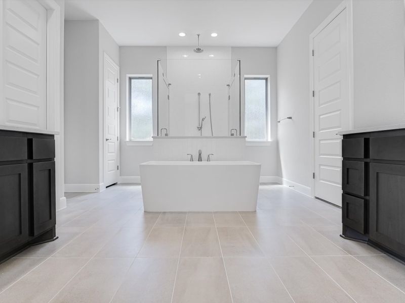 Representative furnished interior of a home built from the Topaz II by Giddens Homes in Riverstone, Georgetown (Image 71).