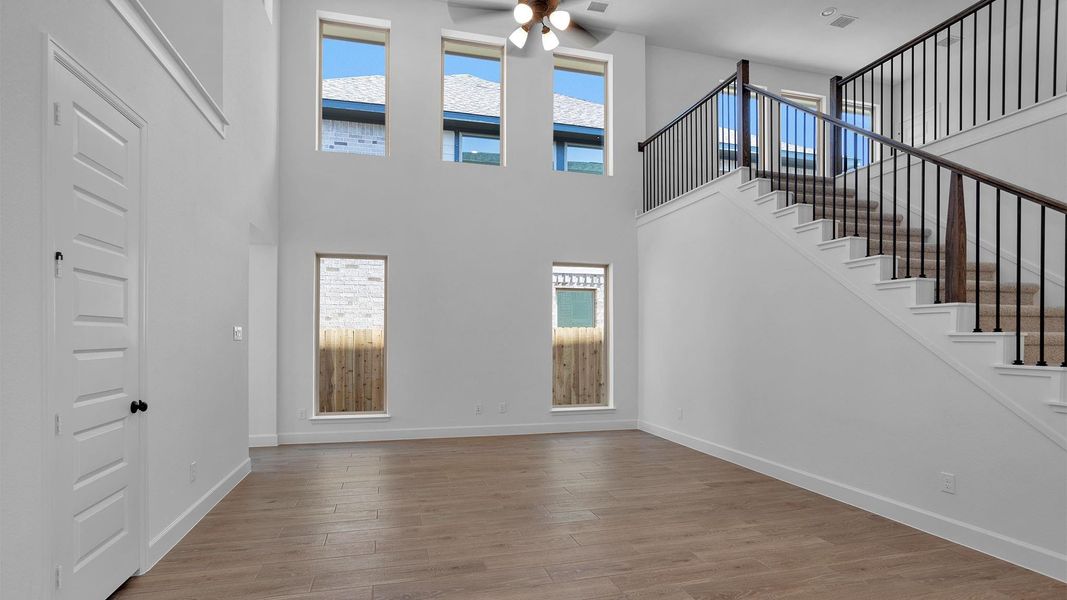 Spacious, unfurnished interior of a new home in Valencia, Manvel (Image 10).