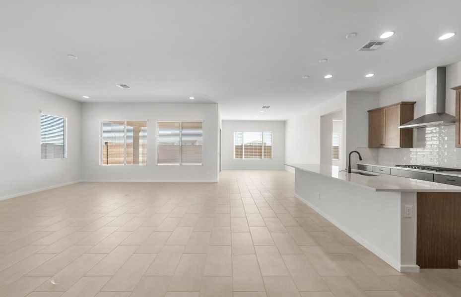 Spacious, unfurnished interior of a new home in Soleo, San Tan Valley (Image 23).