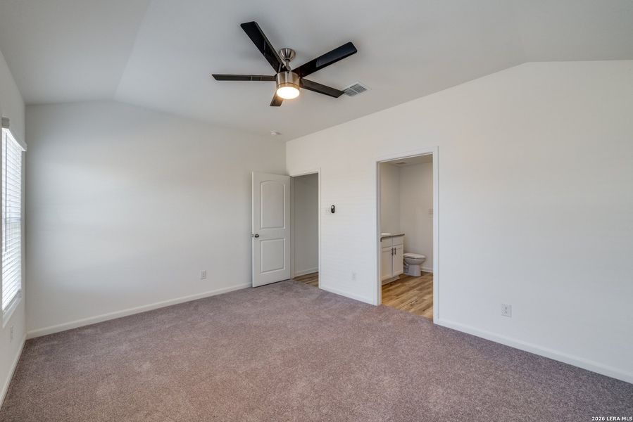 Spacious, unfurnished interior of a new home in , San Antonio (Image 19).