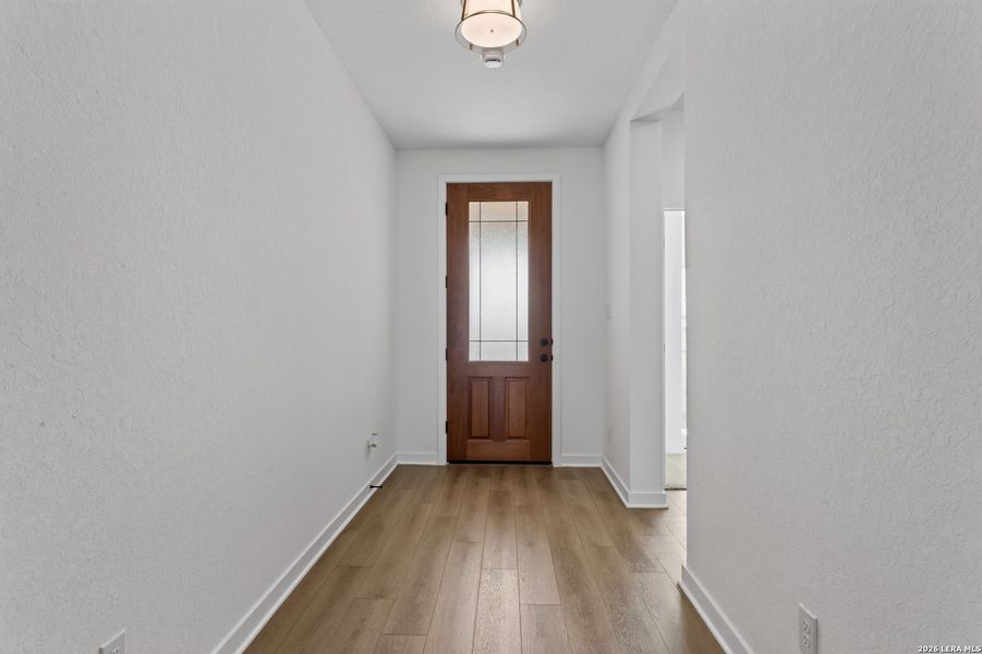 Spacious, unfurnished interior of a new home in Nopal Valley, San Antonio (Image 16).