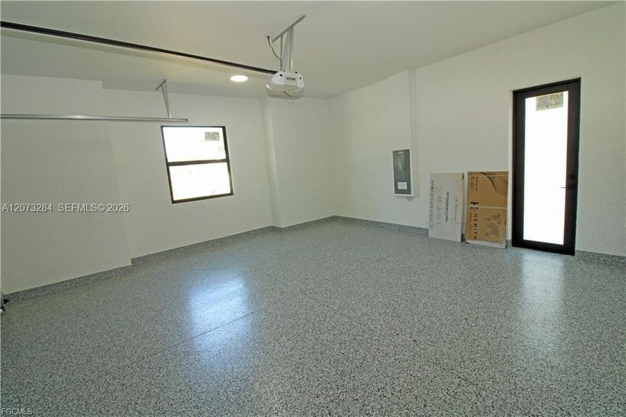 Spacious, unfurnished interior of a new home in , Lehigh Acres (Image 33).