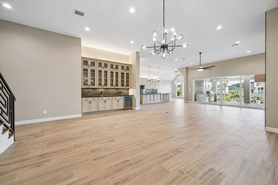Spacious, unfurnished interior of a new home in , Kemah (Image 17).