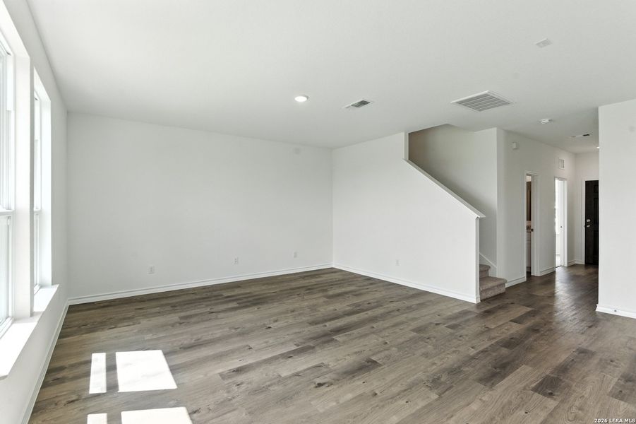 Spacious, unfurnished interior of a new home in Horizon Ridge, San Antonio (Image 12).