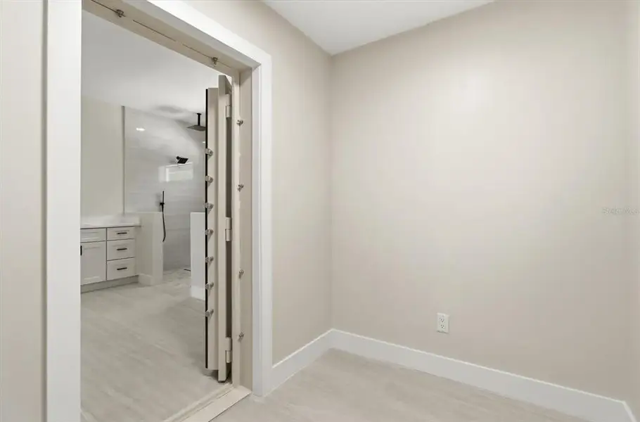 Spacious, unfurnished interior of a new home in , Dunnellon (Image 32).