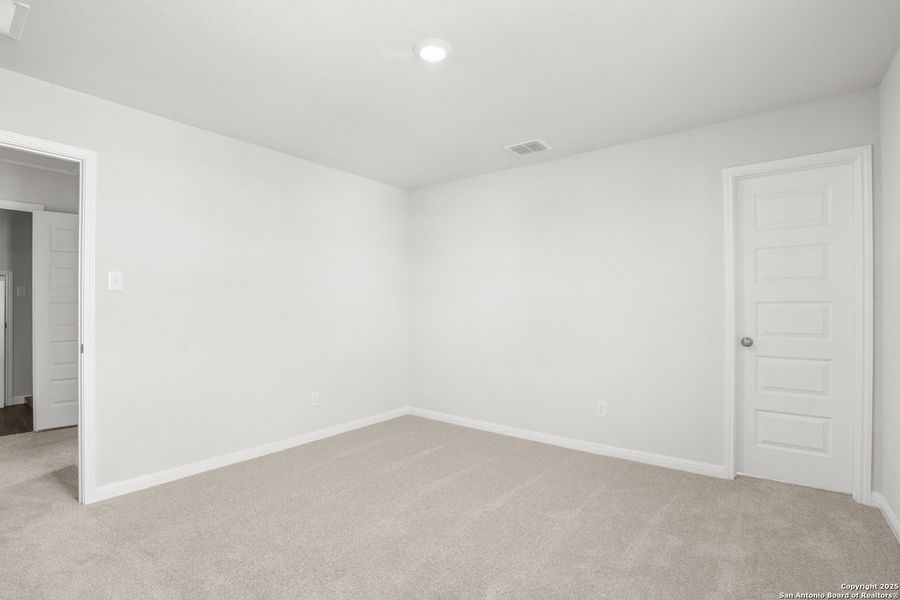 Spacious, unfurnished interior of a new home in Applewhite Meadows, San Antonio (Image 15).