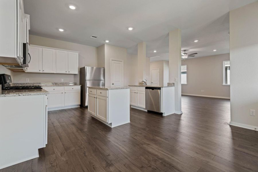Furnished interior view inside a new home in Sweetwater Ridge, Conroe (Image 5).