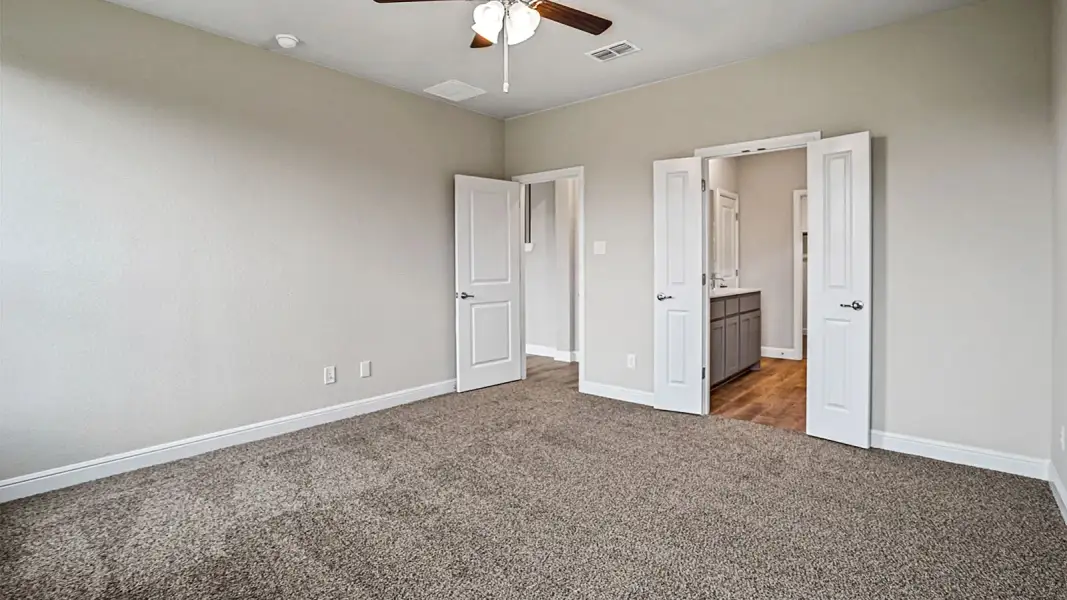 Spacious, unfurnished interior of a new home in Parkerville Meadows, DeSoto (Image 25).