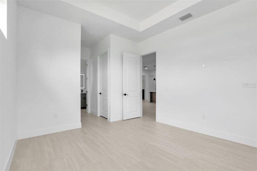 Spacious, unfurnished interior of a new home in , Cape Coral (Image 40).