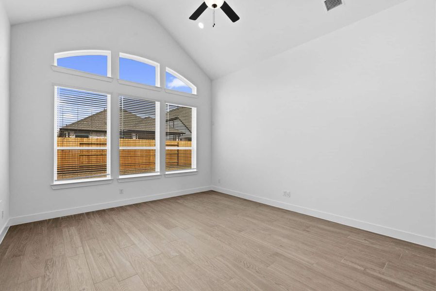 Spacious, unfurnished interior of a new home in Wood Leaf Reserve, Tomball (Image 14).