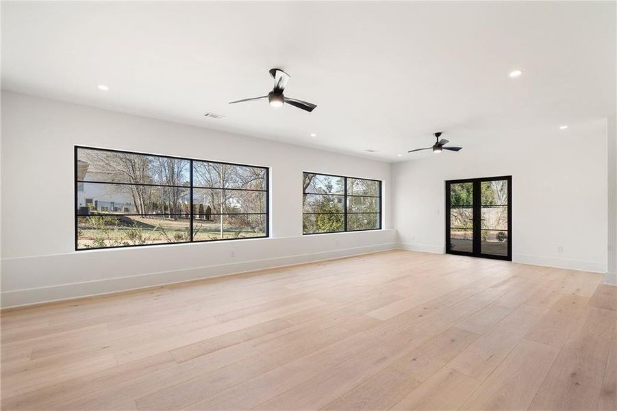 Spacious, unfurnished interior of a new home in , Alpharetta (Image 44).