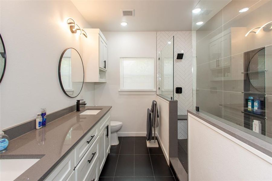 Furnished interior view inside a new home in , Trinidad (Image 16).
