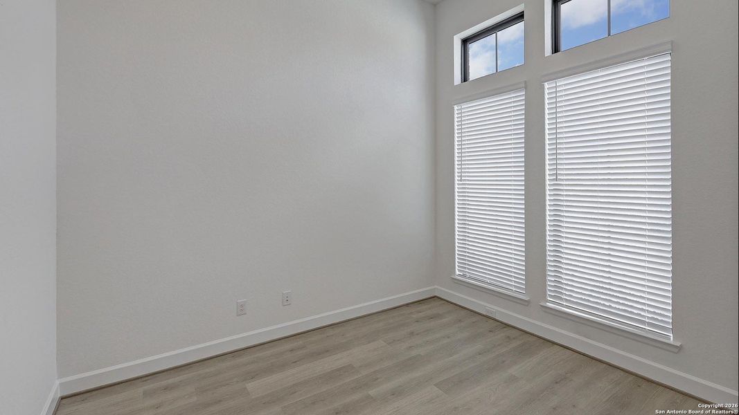 Spacious, unfurnished interior of a new home in Esperanza 80', Boerne (Image 21).